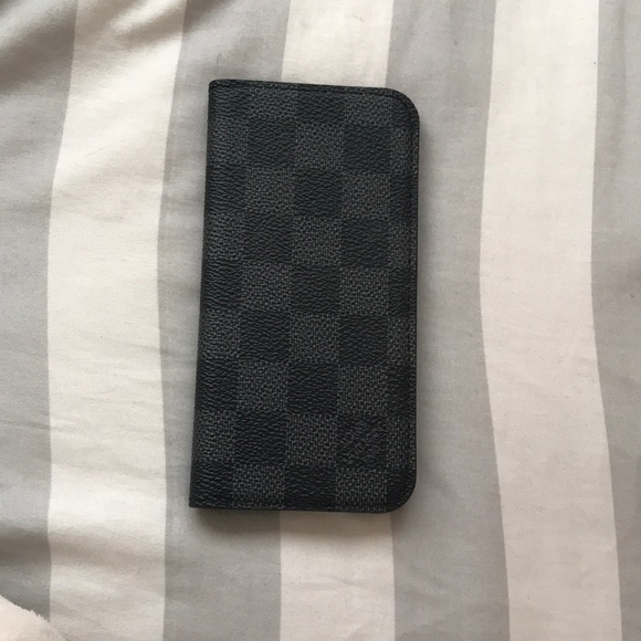 Louis Vuitton iphone case - Picture 1 of 3
